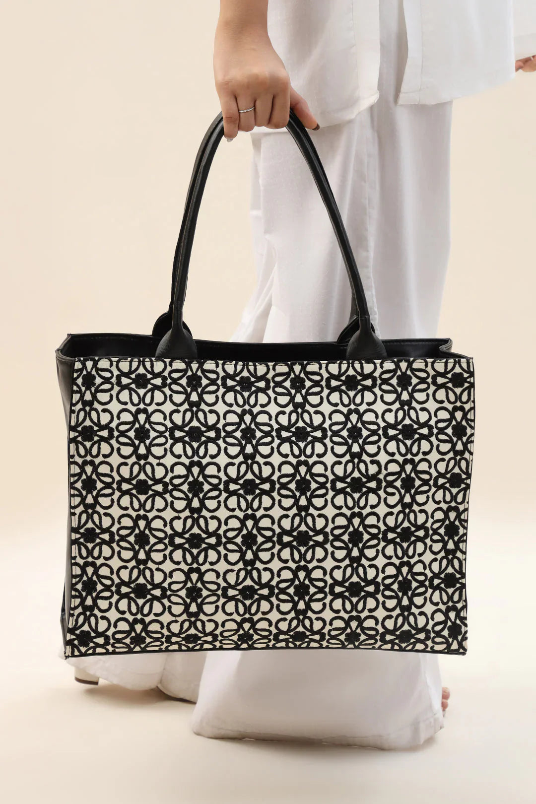 MONOCHROME CANVAS BAG